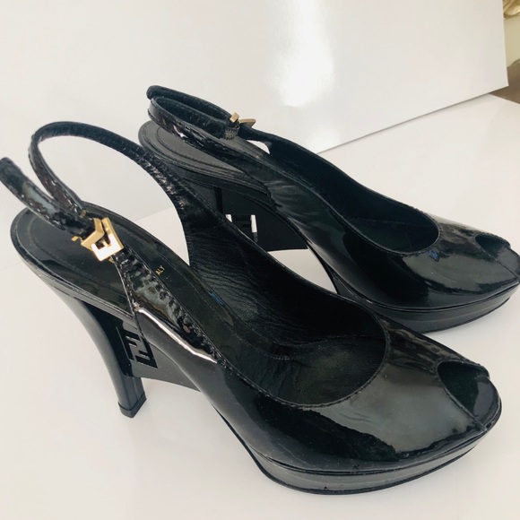 Classic Fendi Patent Leather Platform Heels/Pumps, 7.5, FF logo cutout in heels - Picture 2 of 4